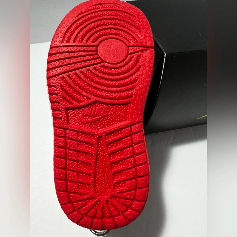 3D Mini Sneaker Keychain‎ Black Red Chicago Style with novelty box